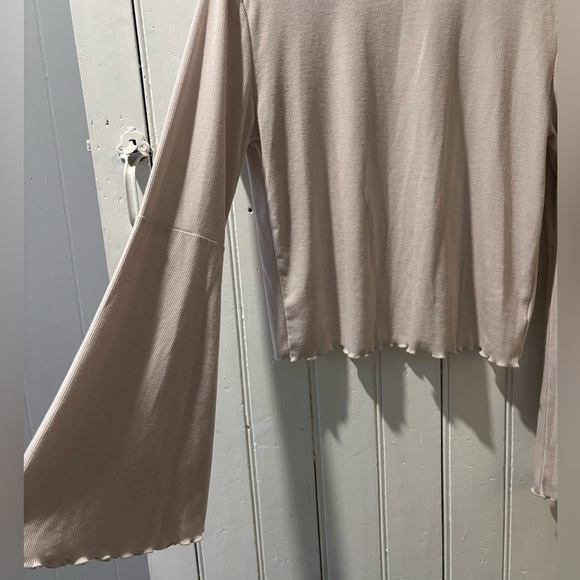 Cupcakes & Cashmere Flare Sleeve Shirt - Picture 2 of 4